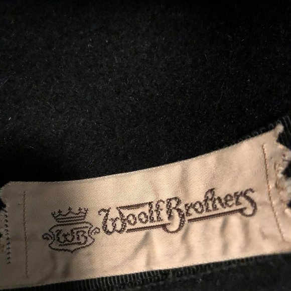 Woman’s Hat by Woolf Brothers - Picture 2 of 7